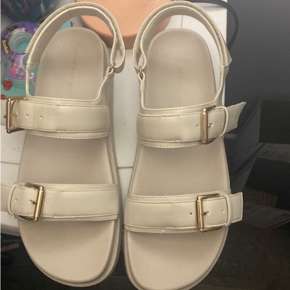 NEW Madden Girl Sprittz Sandal